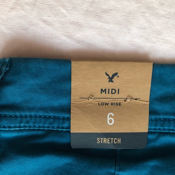 NWT American Eagle low rise midi shorts, opt roll cuff - Picture 3 of 3